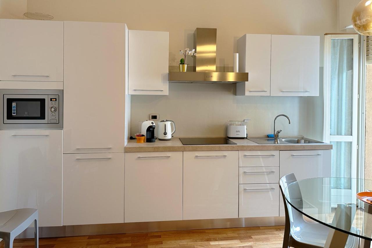 La Casa Di Paola E Betti Appartement Alba  Buitenkant foto