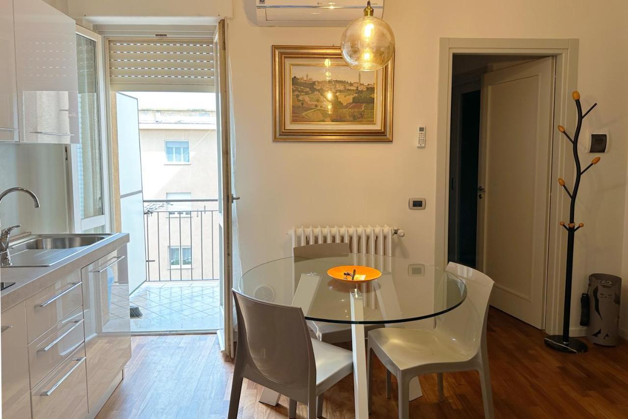 La Casa Di Paola E Betti Appartement Alba  Buitenkant foto