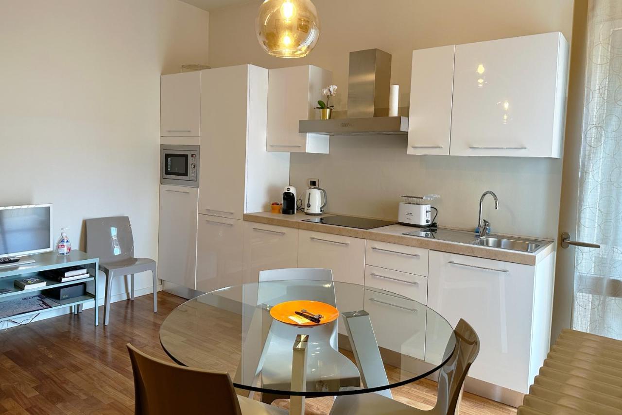 La Casa Di Paola E Betti Appartement Alba  Buitenkant foto